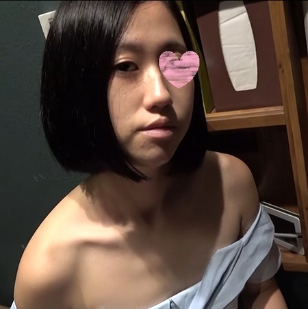 FC2-PPV-4597606 [BT](FC2) 【無・個撮】下の毛未処理の初々しい貧乳むめと声を抑えながら漫画喫茶えっち！【特典で高画質】