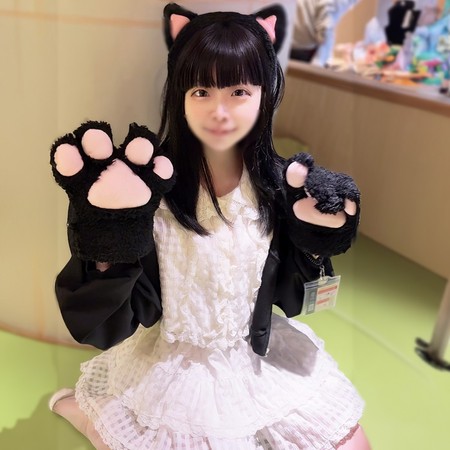 FC2-PPV-4666498 [BT](FC2) 【合法】147cm究極の童顔*体型の18歳コンカフェ嬢。生えかけの陰毛を剃毛プレイ。笑顔に我慢できず2度の種付け。。。