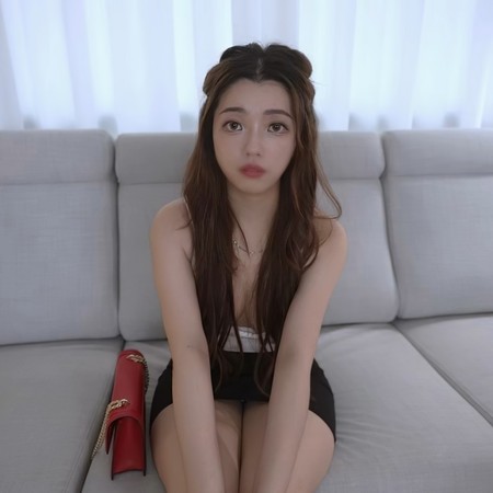 FC2-PPV-4722533 [BT](FC2) パンツを手渡しに来た無愛想なKOL。【勝手に触るな！】と言ってたのに、マンコから愛液が溢れ出しまくり。淫らな肉体に挿入して絶頂に