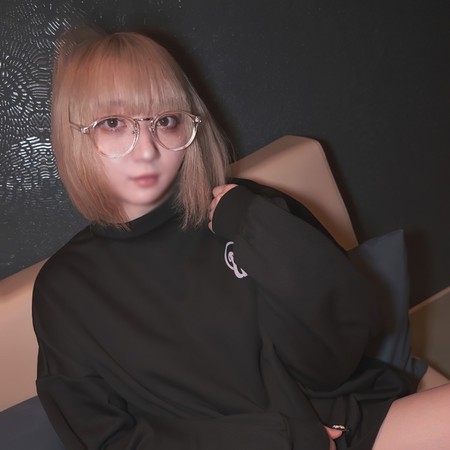 FC2-PPV-4731301 [BT](FC2) 【初撮】1/8歲専門1年生声優志望。ネカフェで声を押しころしてこっそりピストン。緊張感で興奮し、締め付けのパイパンマンコに種付け