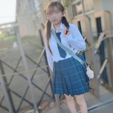 FC2-PPV-4753469 [BT](FC2) るんちゃんガッコウ帰りに車でお迎えパンツチェックのあとホテルに連れ込みハメ撮り