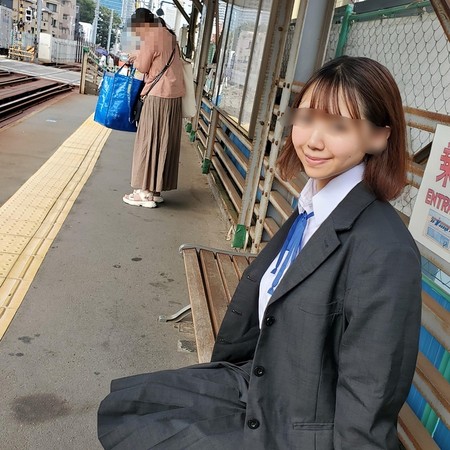 FC2-PPV-4768241 [BT](FC2) 毒親の住む家を出る為に素朴な彼女は求め低身長のGカップ制服ちゃんはお金の為におじさんの溜まった精子を子宮内で大量中出しされる