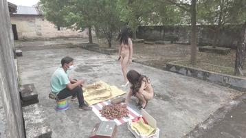 (杏吧傳媒)(xb-1015)(20251110)和朋友高跟鞋漫步村莊勾引賣貨的大叔