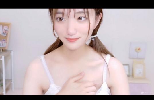 FC2-PPV-4799244 [BT](FC2) 大胆くぱぁを見せつけてくれる黒髪で色白清楚さん