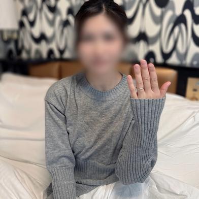 FC2-PPV-4825610 [BT](FC2) 結婚指輪が輝かしい！【無】【不倫中出し】性欲爆盛りの美人妻と不倫SEX。嬉しそうにしゃぶり尽くし、硬い他人棒で激しく腰を動かす。