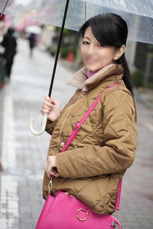 FC2-PPV-4923553 [BT](FC2) 料理教室の男性会員たちからモテまくる美魔女先生 衰え知らずヤリたがりマコに大量中出し！！