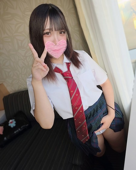 FC2-PPV-4978918 [BT](FC2) 今だけ50%OFF【無修正】18歳の初撮り～せますぎるオマンコにビンビンの肉棒をぶち込め！！わがまま18歳に種付け孕ませ完了！！